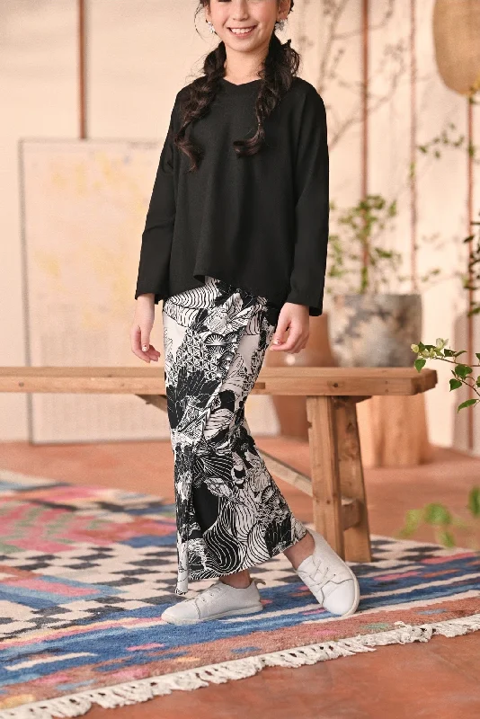 The Heiwa Folded Skirt - Sumi linen skirt relaxed