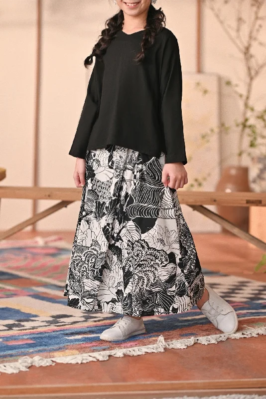 The Heiwa A-Line Skirt - Sumi zip skirt side