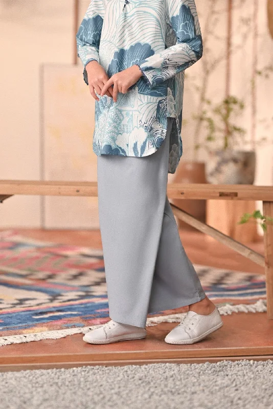 The Heiwa Folded Skirt - Fog Blue button skirt front