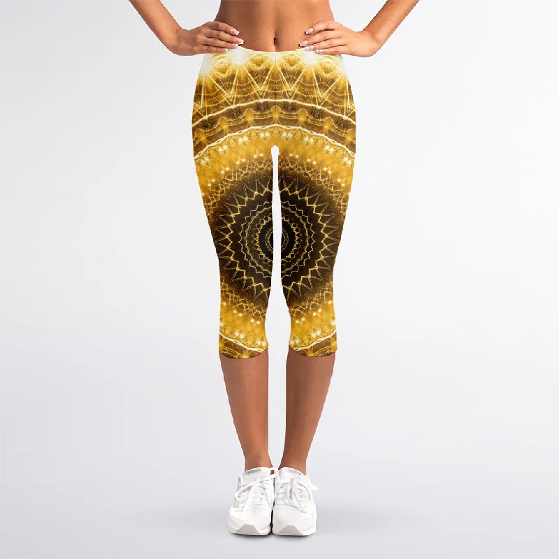 Gold Lights Kaleidoscope Print Women's Capri Leggings Fashionable High-Rise Leggings