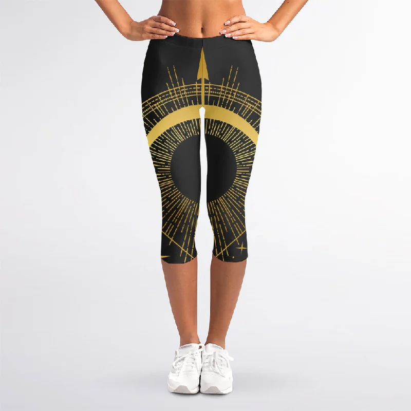 Gold Sagittarius Sign Print Women's Capri Leggings Cozy Sweat-Wicking Leggings