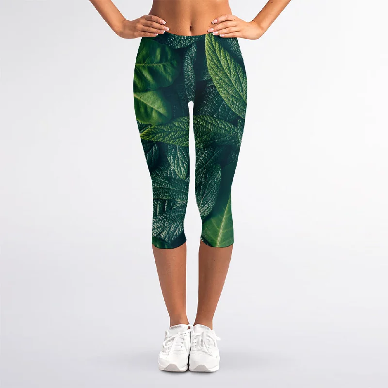 Green Leaves Print Women's Capri Leggings Fashionable Floral Active Leggings