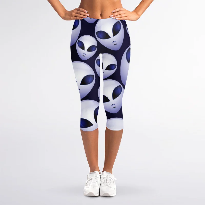 Grey Alien Face Pattern Print Women's Capri Leggings Comfortable Cold Weather Leggings