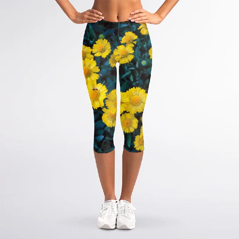 Little Yellow Daisy Print Women's Capri Leggings Elegant Textured Leggings