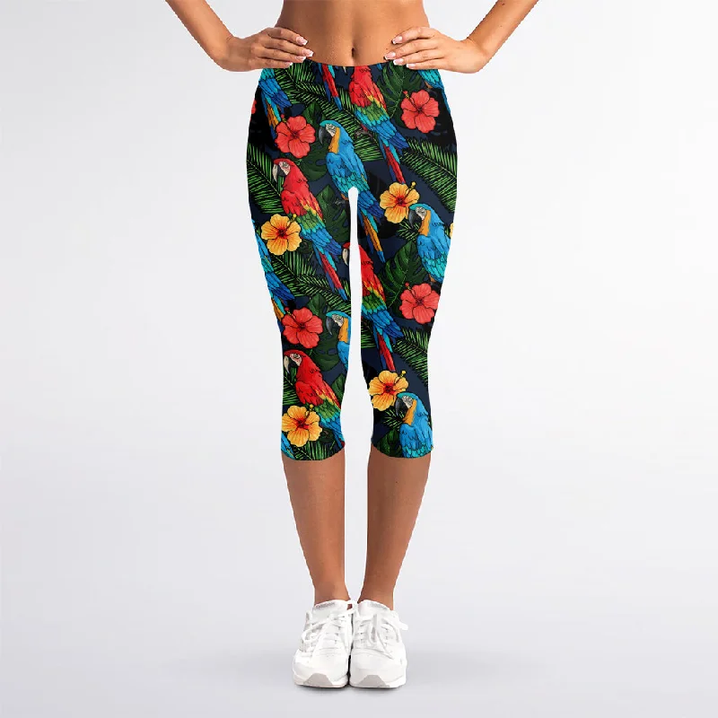 Macaw Parrot Pattern Print Women's Capri Leggings Cozy Workout Performance Leggings