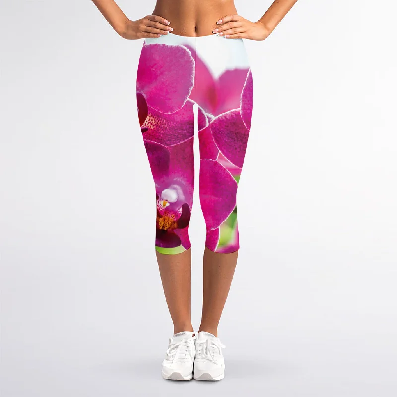 Magenta Orchid Flower Print Women's Capri Leggings Trendy Seamless Fit Leggings