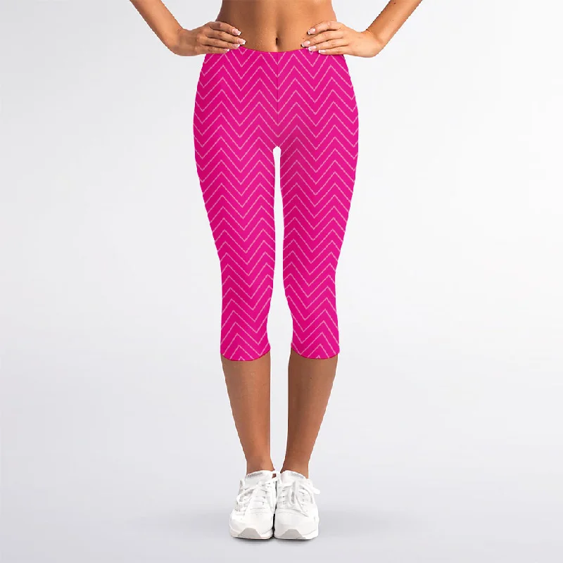 Magenta Pink Zigzag Pattern Print Women's Capri Leggings Stylish Winter-Ready Leggings