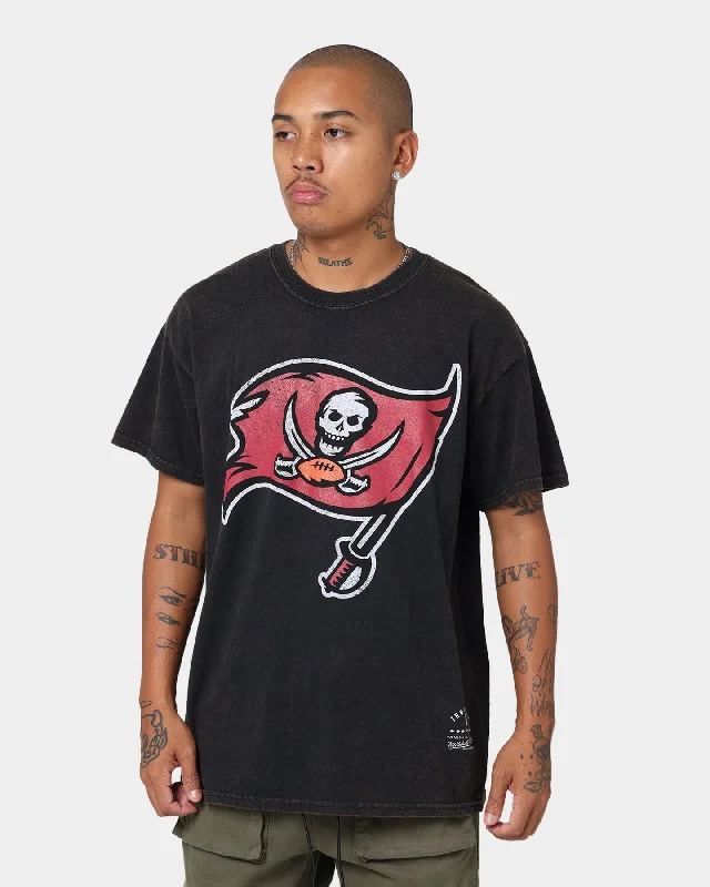 Mitchell and Ness Tampa Bay Buccaneers Oversized Extra Large Logo T-Shirt Vintage Black Nylon Fabric Polyester Fabric Spandex Fabric