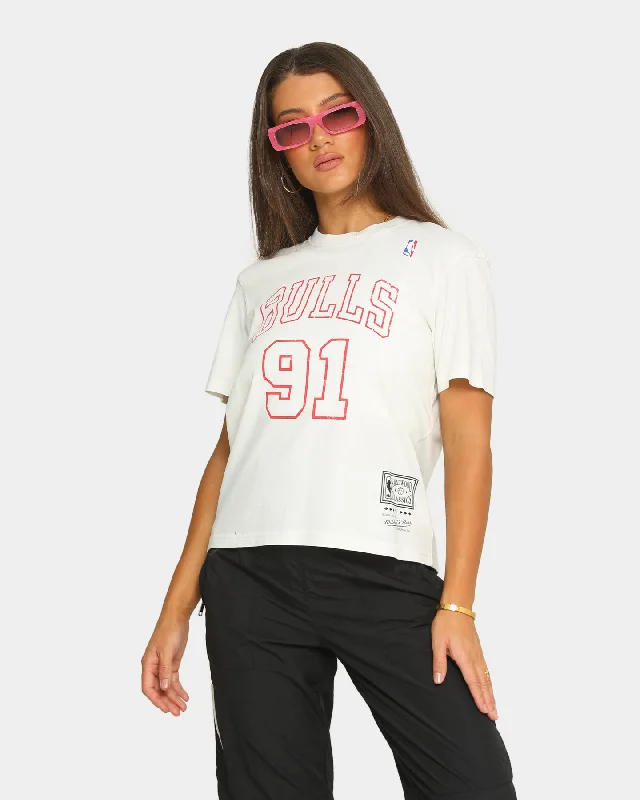 Mitchell & Ness Women's Chicago Bulls N&N Outline Oversized Vintage T-Shirt Vintage White Welt Pockets Slit Pockets