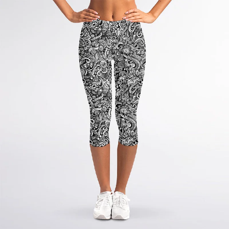 Monochrome Graffiti Hippie Pattern Print Women's Capri Leggings Stylish Printed Sport Leggings