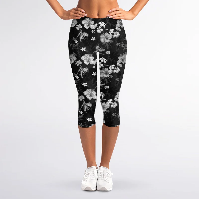 Monochrome Hawaiian Floral Print Women's Capri Leggings Cozy Textured Workout Leggings