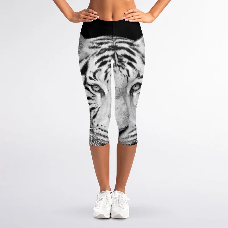 Monochrome White Bengal Tiger Print Women's Capri Leggings Comfortable Slim Fit Leggings