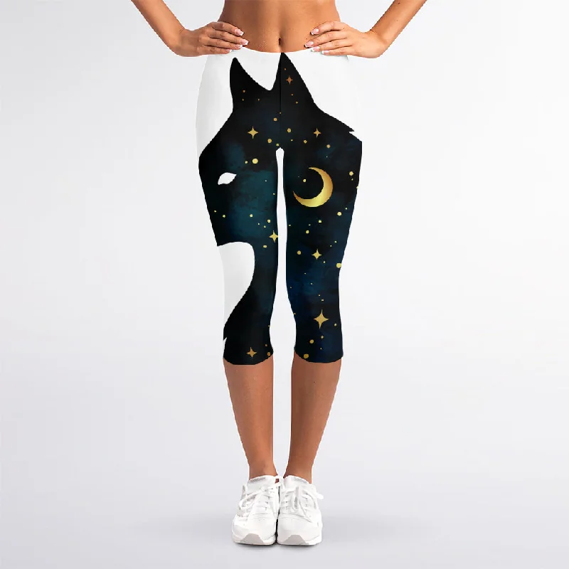 Moon And Stars Wolf Spirit Print Women's Capri Leggings Comfortable Cold Weather Leggings