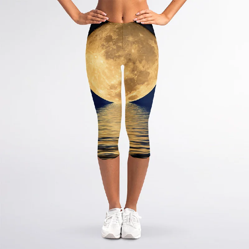 Moonlight On The Sea Print Women's Capri Leggings Elegant Full-Body Leggings